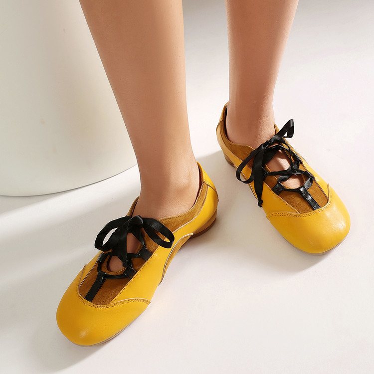 Minimalist Low Heel Flat Sandals with Cross Straps and Bow